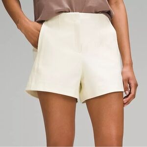 Lululemon Utilitech Relaxed-Fit High-Rise Short 3.5"